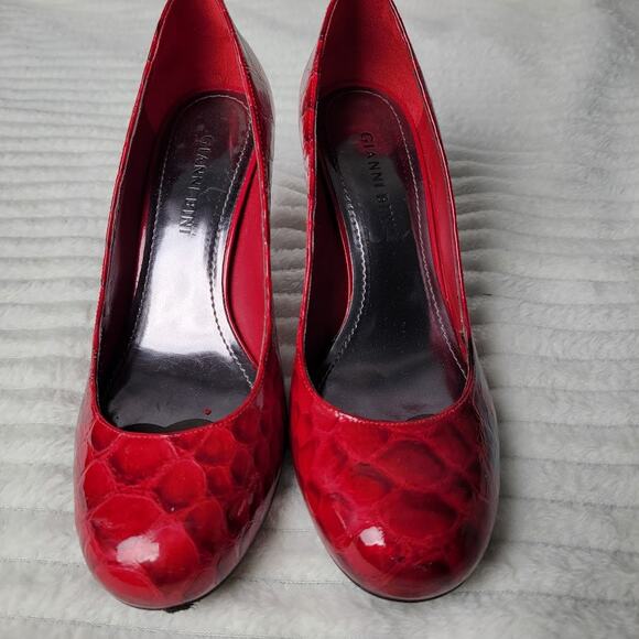 Gianni Bini Red Snakeskin Embossed Pumps Heels Size 6.5M Classic Round Toe Shoes - Picture 2 of 6